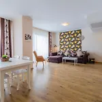 Gardenia Palace מלון דירות פומורי